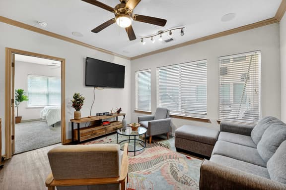 Spacious Stay - Walk to UT+DKR Stadium - Sleeps 6 - Image 1