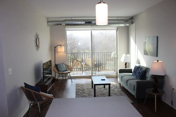 Stylish Campustown Stay with Gym & Balcony - Image 1