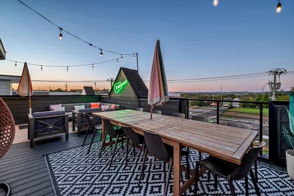 The Chic Retreat - Rooftop + Hot Tub + Cold Plunge - Image 1