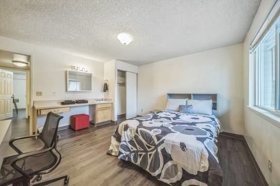 WSU HomeBase Comfortable Stay Minutes from Airport - Image 1
