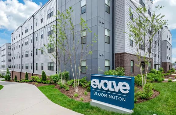 Modern Group Retreat Near IU & Memorial Stadium - Image 1