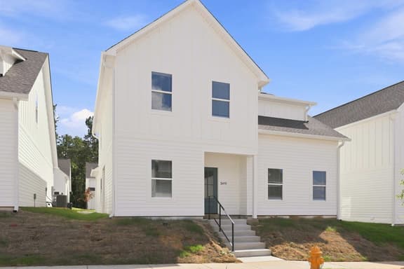Modern Oxford Group Stays with Garage & Pool - Image 1