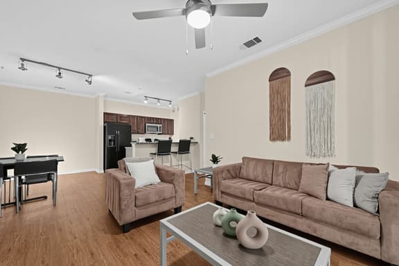 Comfortable Group Retreat Near UNT & Downtown - Image 1